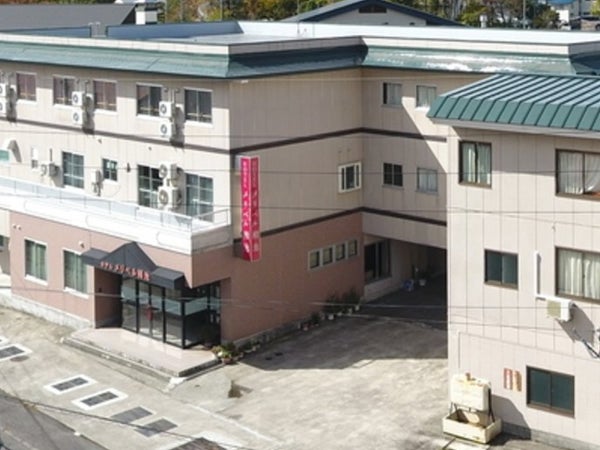 【長野駅】朝出発 バスで行く ホテルメリベル栂池 1泊 つがいけマウンテンリゾートリフト券付宿泊パック/2日目も利用できるリフト券に変更も可能/自家農園で栽培したお米と野菜を使ったお料理が自慢のお宿1